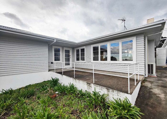  at 48 Woodlands Crescent, Browns Bay, North Shore City, Auckland