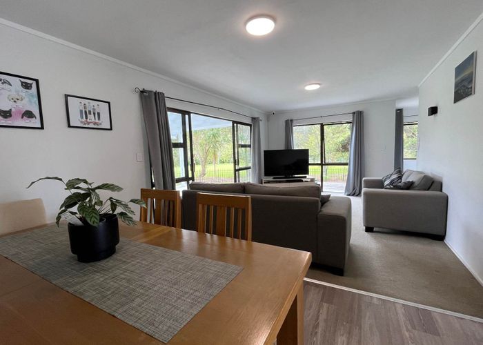  at 38 Redlands Grove, Swanson, Auckland