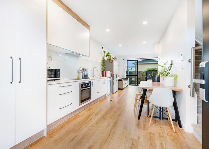  at 4/17 Woodford Avenue, Henderson, Auckland