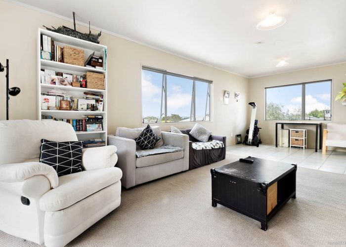  at 2/36 Elizabeth Drive, West Harbour, Waitakere City, Auckland