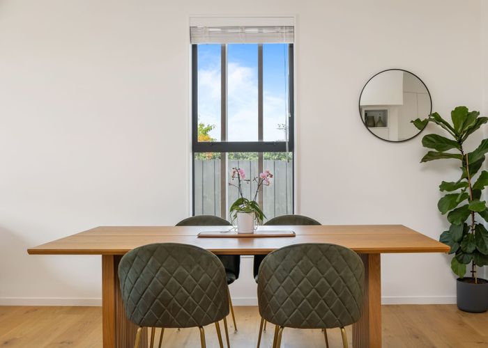  at 31/82 East Coast Road, Milford, North Shore City, Auckland