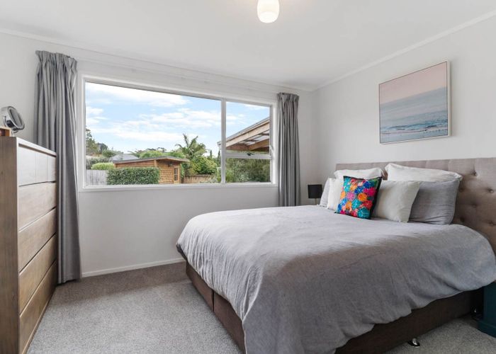  at 16 Pipitea Place, Massey, Waitakere City, Auckland