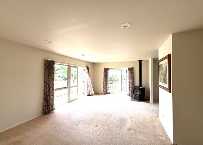  at 4 Nottingham Place, Northcross, North Shore City, Auckland