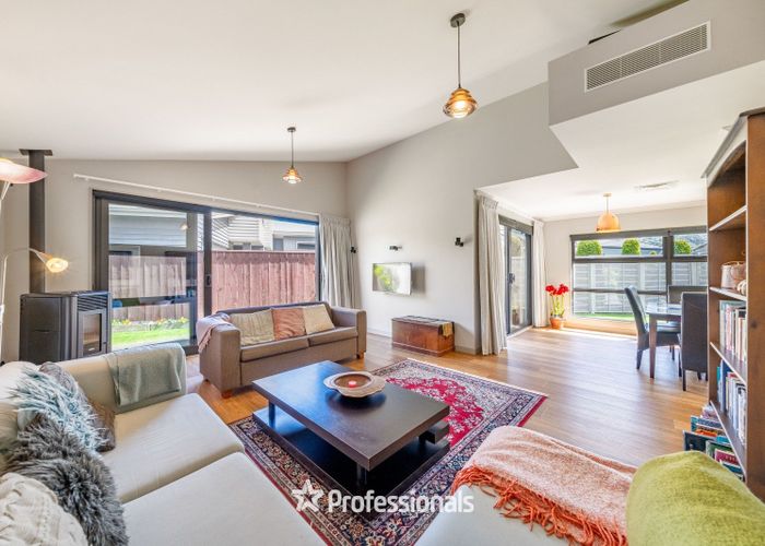  at 8a Glen Iris Grove, Woburn, Lower Hutt, Wellington