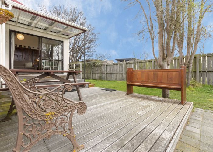 Free property data for 16 Broadway Avenue, Waikuku Beach homes.co.nz