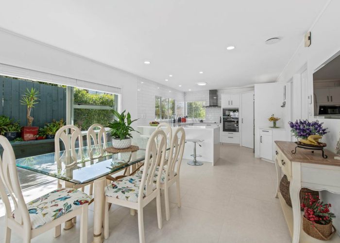  at 2/12 Westview Court, Somerville, Manukau City, Auckland