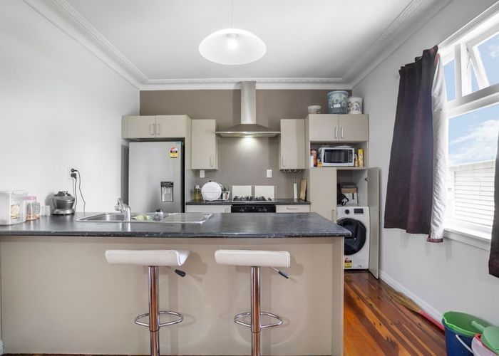  at 3 Pleasant Road, Glen Eden, Waitakere City, Auckland