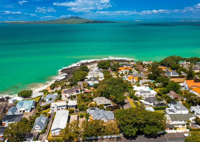  at 2 Minnehaha Avenue, Takapuna, Auckland