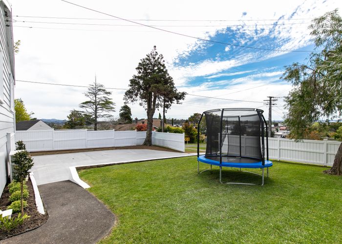  at 25 Evans Road, Glen Eden, Auckland