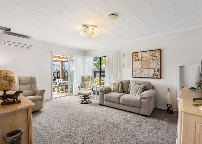  at 1/86 Stanley Road, Glenfield, Auckland