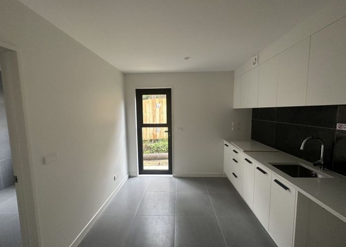  at 8A Lynn Road, Bayview, North Shore City, Auckland