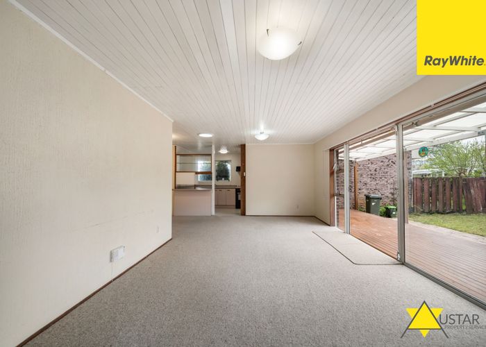  at 2/14 Cezanne Place, New Lynn, Waitakere City, Auckland
