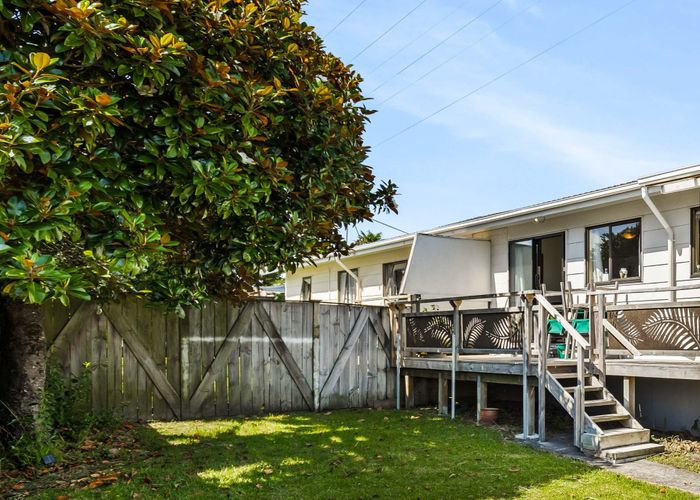  at 1/13 Paton Avenue, Te Atatu South, Waitakere City, Auckland