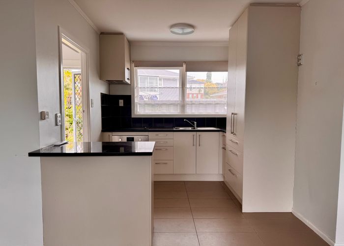  at 2/93 Barrack Road, Mount Wellington, Auckland