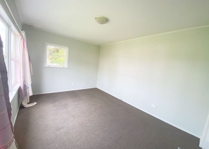  at 5 Silver Birch Rise, Henderson, Waitakere City, Auckland