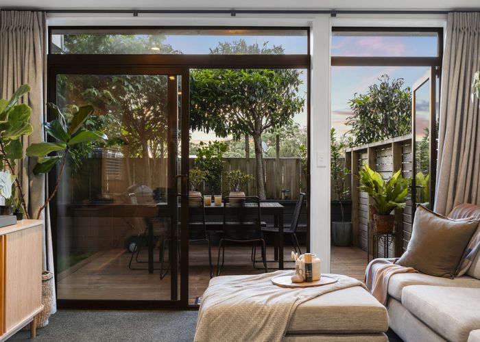  at 12/15 Chivalry Road, Glenfield, North Shore City, Auckland