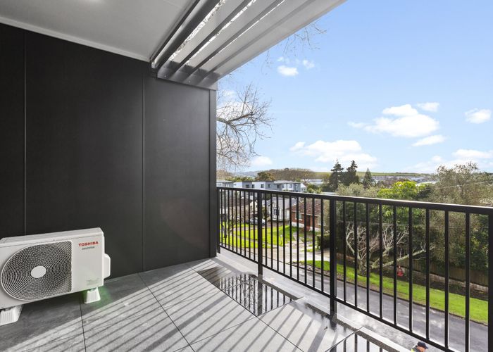  at 2/11 Ryburn Road, Mount Wellington, Auckland City, Auckland