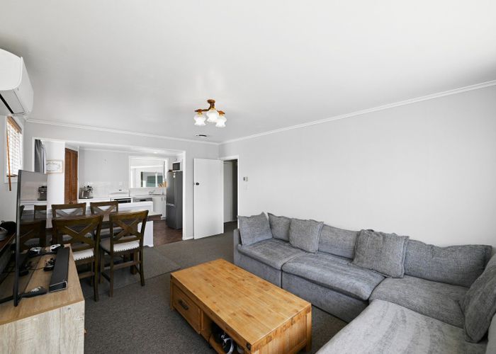  at 58 Garden Heights Avenue, Glenview, Hamilton