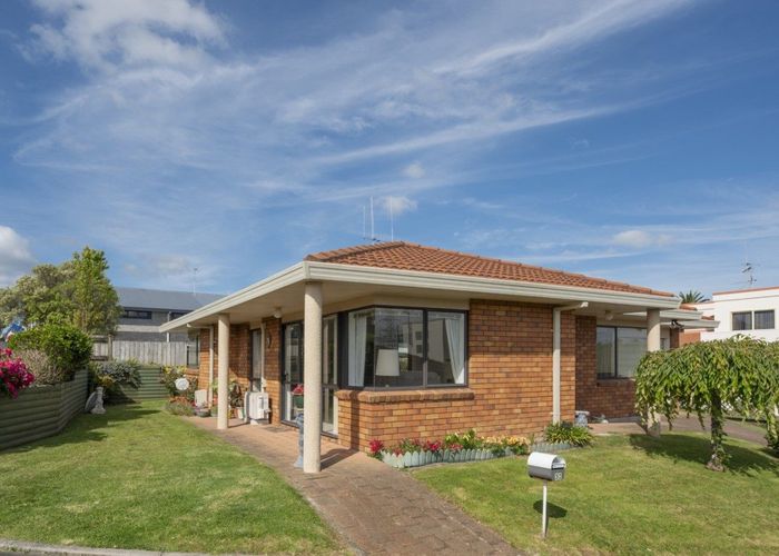  at 32 Racecourse Way, Gate Pa, Tauranga