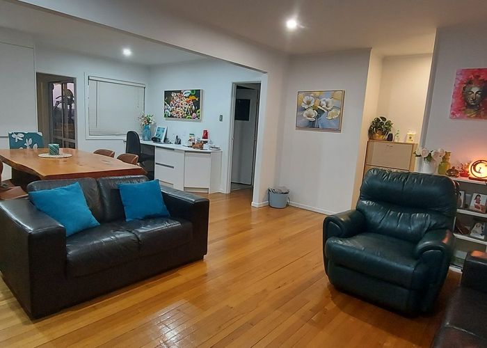  at 4 Paton Avenue, Te Atatu South, Auckland