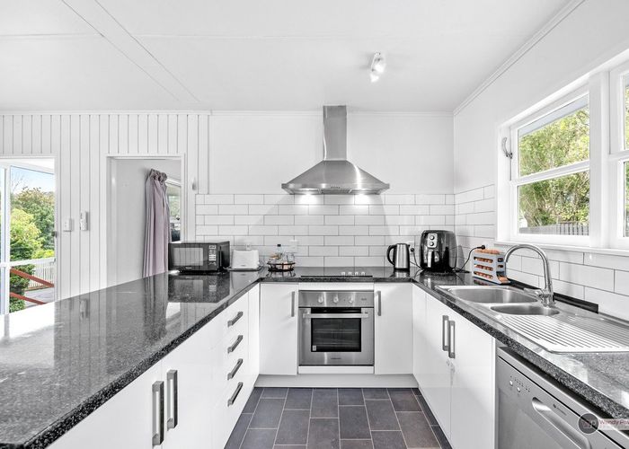  at 470E Stokes Valley Road, Stokes Valley, Lower Hutt, Wellington