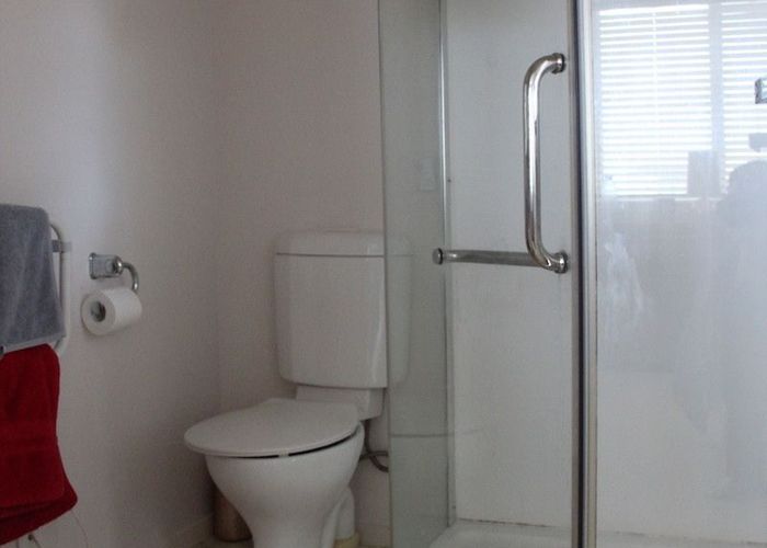  at 3 Richards Ave, Forrest Hill, North Shore City, Auckland