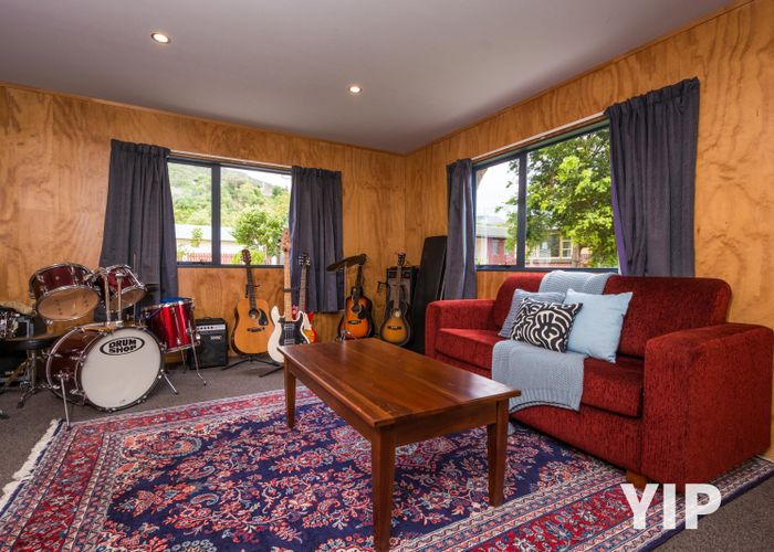  at 9 York Avenue, Manor Park, Lower Hutt