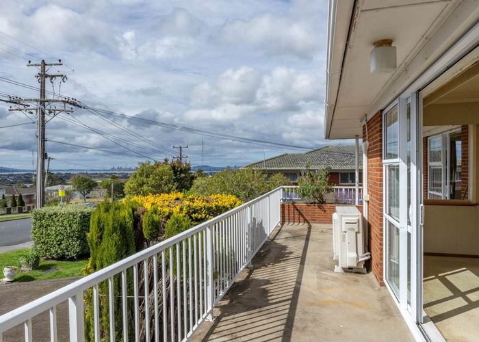  at 88 Waimumu Road, Massey, Auckland