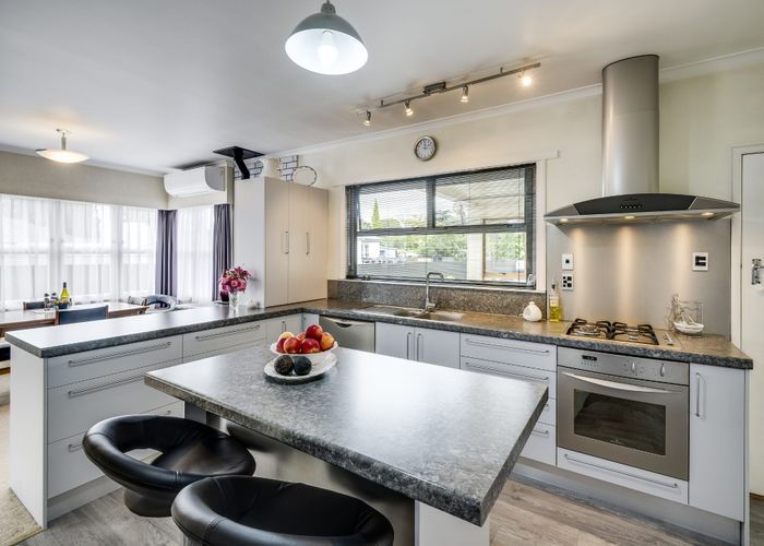  at 1009 Caroline Road, Mayfair, Hastings