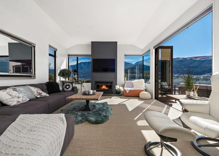  at 17 Milward Place, Kelvin Heights, Queenstown