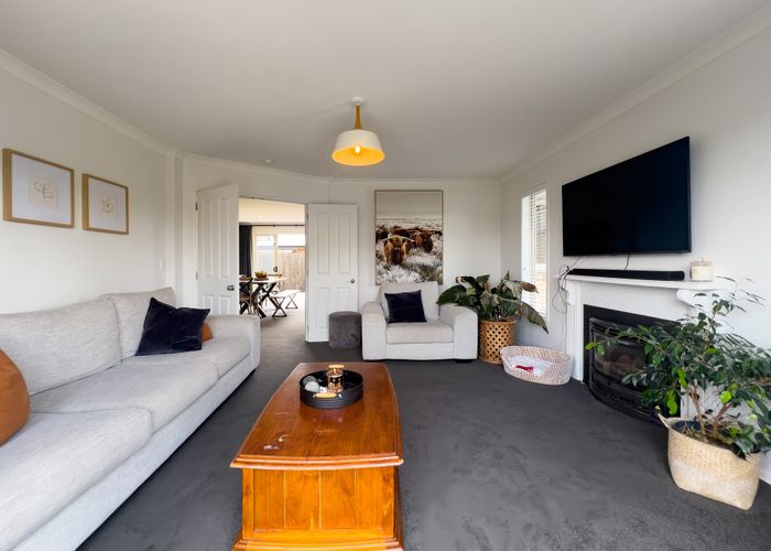  at 14 Rosewood Court, Huntington, Hamilton