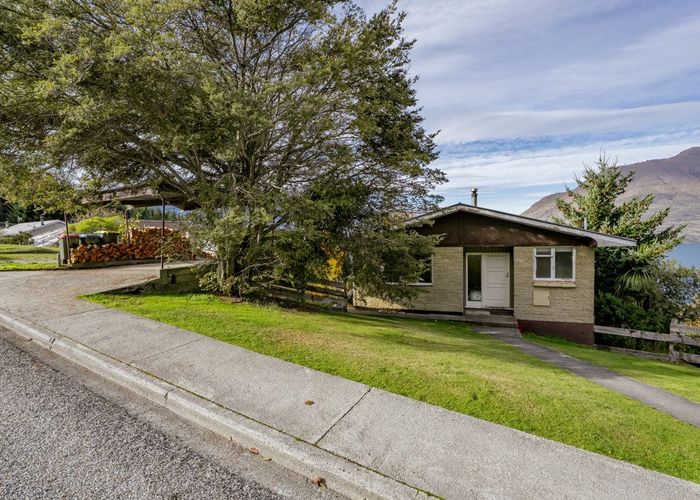  at 69 Wynyard Crescent, Fernhill, Queenstown