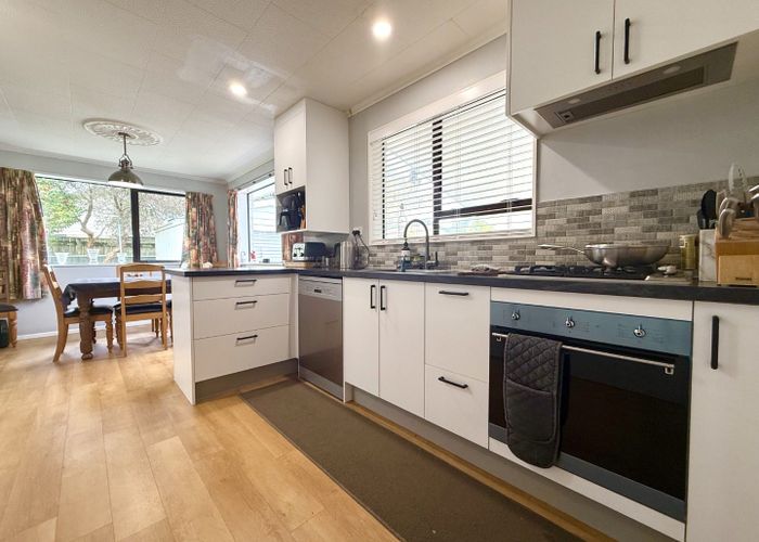  at 122 California Drive, Totara Park, Upper Hutt, Wellington