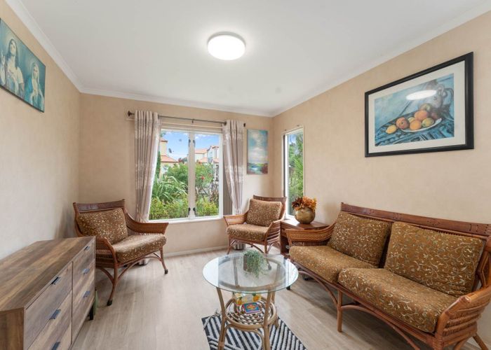  at 5 Dainton Place, New Lynn, Waitakere City, Auckland