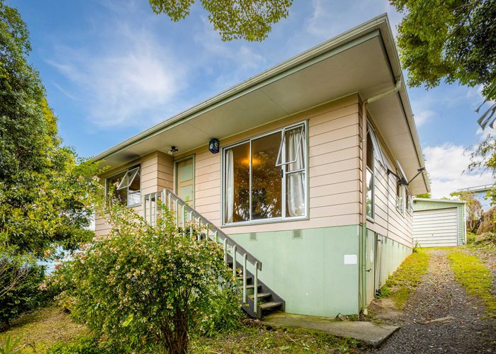 Free property data for 47 Kemp Road, Massey, Auckland homes.co.nz