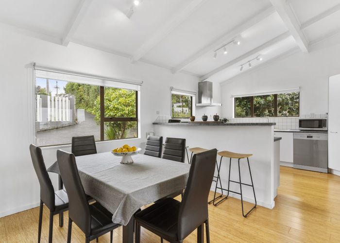  at 2/0 Woodlands Crescent, Browns Bay, Auckland