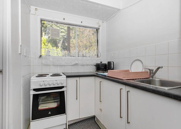  at 8/5 Koromiko Street, New Lynn, Waitakere City, Auckland