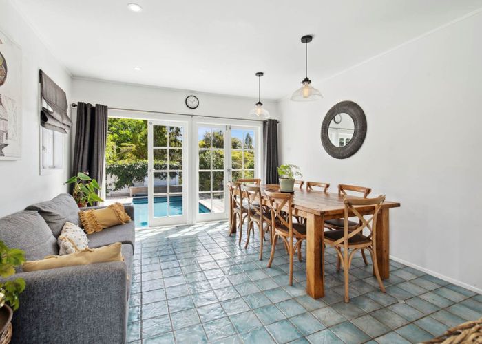  at 1/18 Fenton Terrace, Cockle Bay, Manukau City, Auckland