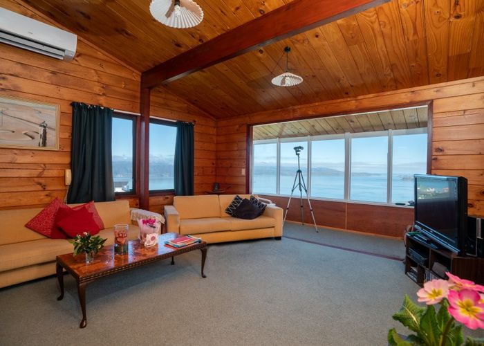  at 14 Sunhaven Drive, Newlands, Wellington