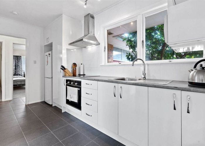  at 2/218 Shirley Road, Papatoetoe, Auckland