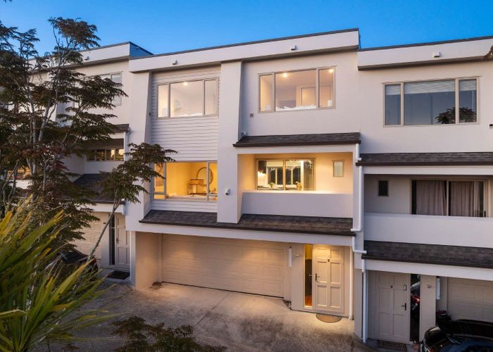  at 2/845 East Coast Road, Browns Bay, North Shore City, Auckland