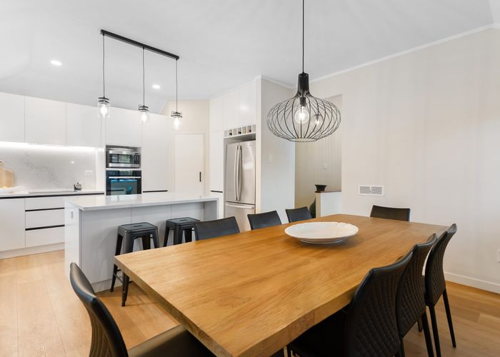  at 1/142 Sunset Road, Unsworth Heights, North Shore City, Auckland