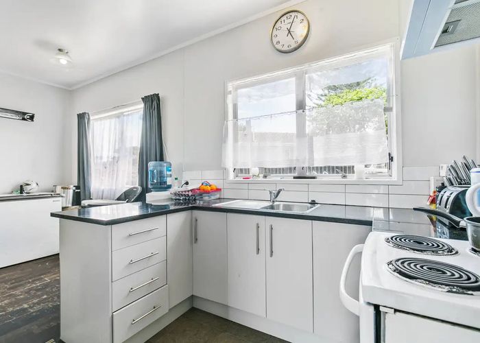  at 326 Roscommon Road, Clendon Park, Auckland
