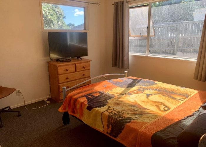 at 2/62 Carlisle Road, Browns Bay, North Shore City, Auckland