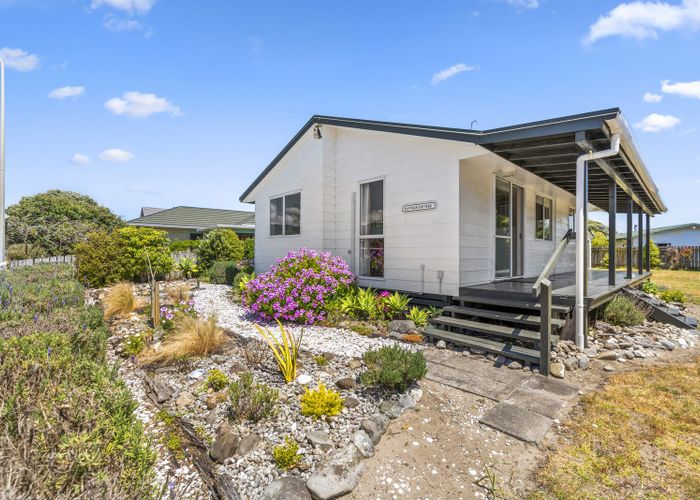  at 10 Reeves Street, Waikanae Beach, Waikanae