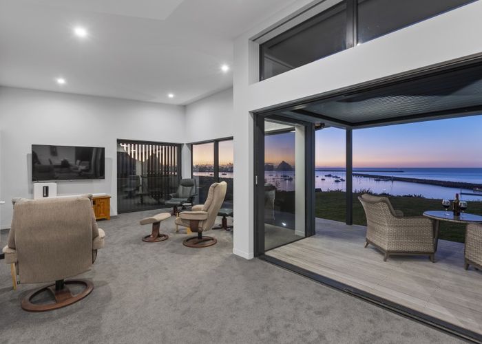  at 2 Roy Terrace, Moturoa, New Plymouth
