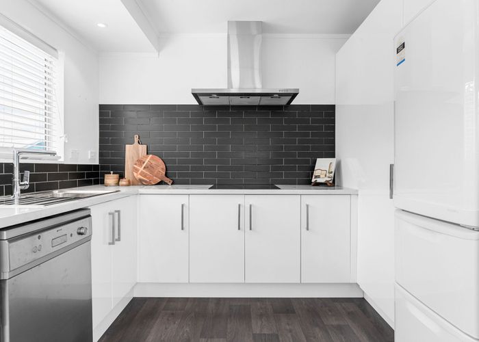  at 8B Huia Avenue, Forest Lake, Hamilton
