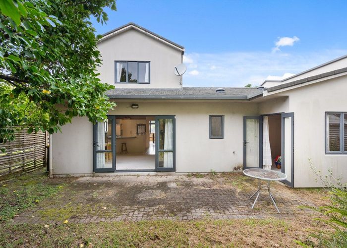  at Te Atatu Peninsula, Waitakere City, Auckland