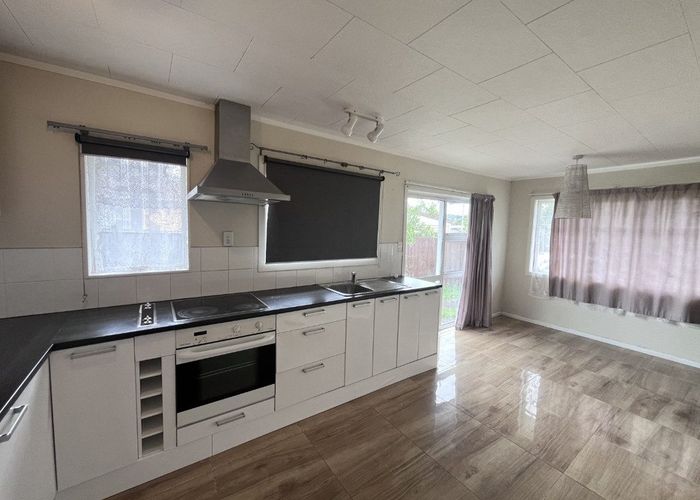  at 9 Norval Street, Henderson, Waitakere City, Auckland