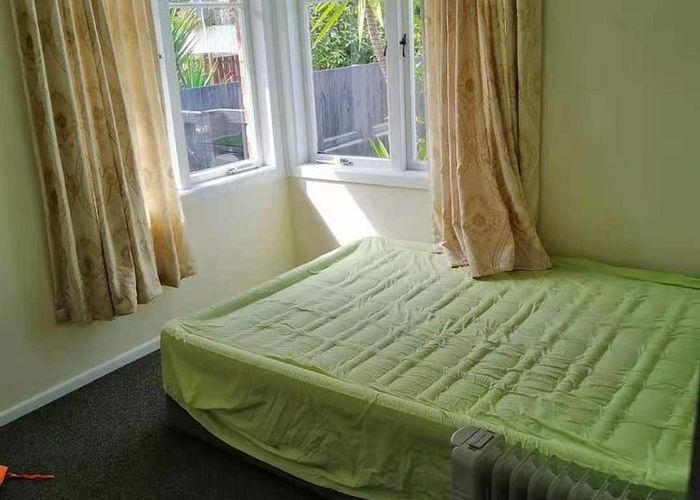  at 1/38 Edwards Avenue, Henderson, Waitakere City, Auckland